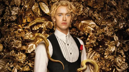 Tom Blyth consigue su primer rol verdaderamente protagónico en el cine con la adaptación de la precuela creada por Suzanne Collins.