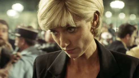 Elizabeth Debicki como Diana de Gales en The Crown.