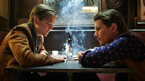 Ethan Hawke se luce en la película disponible en el catálogo de HBO Max.