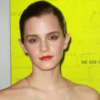 Emma Watson se luce en esta emocionante película de Netflix