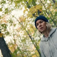 ¿Desesperada: quiénes forman el reparto de la película de suspenso que todos buscan en Netflix?