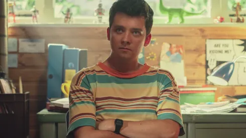 Asa Butterfield en una escena de la última temporada de Sex Education, de Netflix.