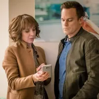Safe: La otra serie del creador de Engaños que también puedes ver en Netflix