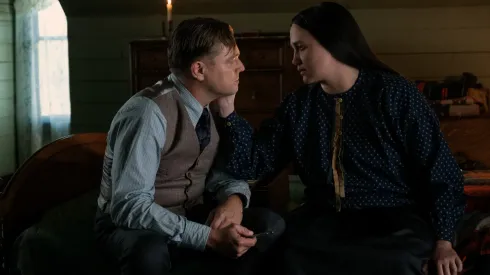Leonardo DiCaprio y Lily Gladstone en una escena de Los Asesinos de la Luna, de Martin Scorsese.