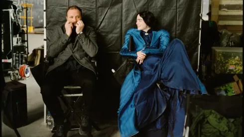 Yorgos Lanthimos y Emma Stone en el set de Pobres Criaturas.