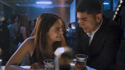 Camila Mendes y Archie Renaux protagonizan la película furor.