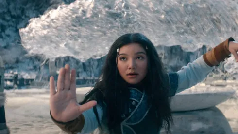 Kiawentiio es una de las protagonistas de la serie.