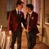 ¿Cuántos capítulos tiene la temporada 3 de Young Royals y de qué tratan?