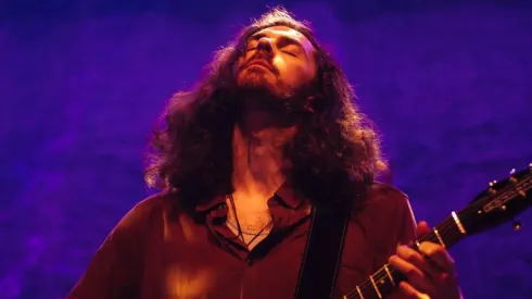 Hozier debutará en los escenarios chilenos gracias a Lollapalooza Chile 2024.