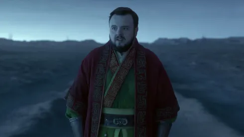 John Bradley es Jack Rooney en El Problema de los 3 Cuerpos.