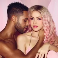 ¿Shakira en romance con Lucien Laviscount? Quién es el actor de 'Emily en París'