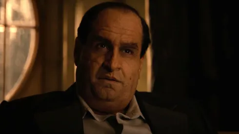 Colin Farrell como Oswald Cobblepot, en El Pingüino, la nueva serie de Max.