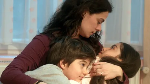 Los protagonistas del drama turco Fuerza de Mujer, disponible en Max.