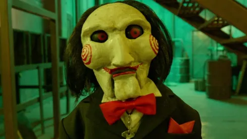 Billy, el inconfundible muñeco utilizado por el asesino Jigsaw para dirigirse a sus víctimas en la saga de El Juego del Miedo.