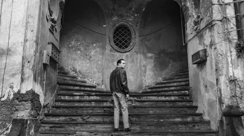 Andrew Scott da vida a Tom Ripley.