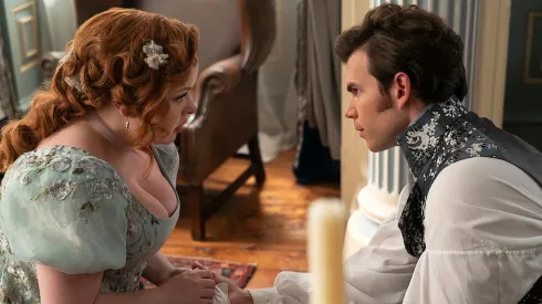Nicola Coughlan y Luke Newton son los protagonistas de Bridgerton, Temporada 3