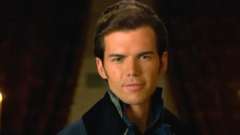 Luke Newton interpreta a Colin en 'Bridgerton' de Netflix
