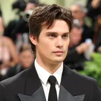 El patrimonio neto de Nicholas Galitzine: ¿Cuál es la fortuna del actor de La Idea de Ti?