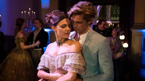 Los protagonistas de la serie estarían en una relación.