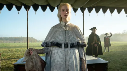 La serie está protagonizada por Elle Fanning.