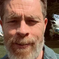 Archer Marsh, de Bridgerton: quién es el artista viral que interpreta Lights