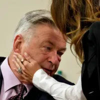 Alec Baldwin: desestiman su caso por homicidio tras ocultar evidencia