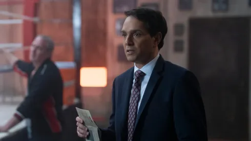 Ralph Macchio tiene uno de los roles principales en la serie.