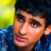 ¿Quién es Zain Iqbal, coprotagonista de \'Asesinato para principiantes\', en Netflix? Edad, películas, Instagram y más