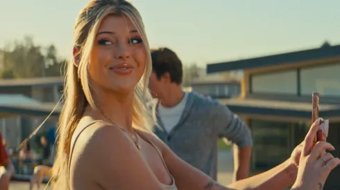 Loren Gray, la estrella de TikTok, da vida a Katrina Aurienna.