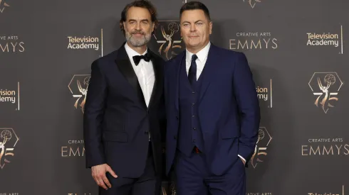 Murray Bartlett y Nick Offerman acudieron a los Creative Arts Emmys en enero del 2024.