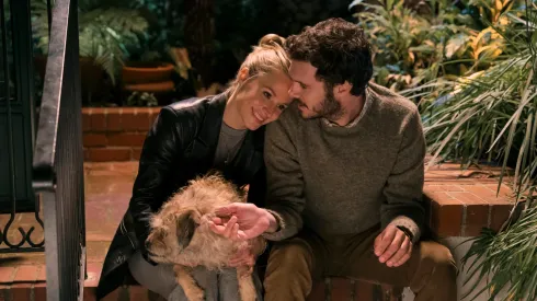 Adam Brody y Kristen Bell protagonizan la serie.