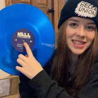 Muere la cantante de 17 años Nell Smith: quién era y qué le pasó