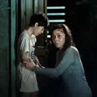Sid Lucero y Beauty González, quiénes son los actores de Ahí Afuera