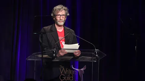 Neil Gaiman durante los Writers Guild Awards en Nueva York el 14 de abril del 2024.