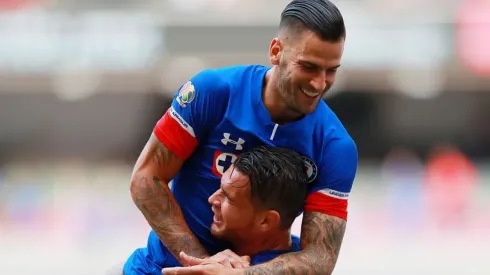 Cruz Azul celebrando el triunfo sobre Veracruz.