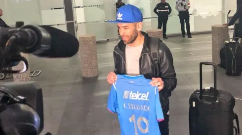 César Delgado en su llegada a México esta mañana.