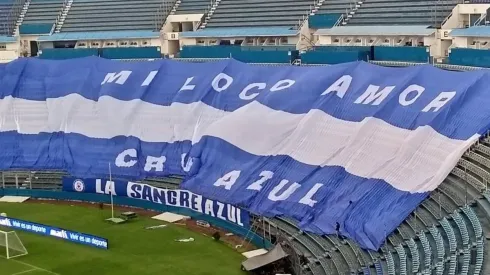 La manta que preparan los aficionados de Cruz Azul.