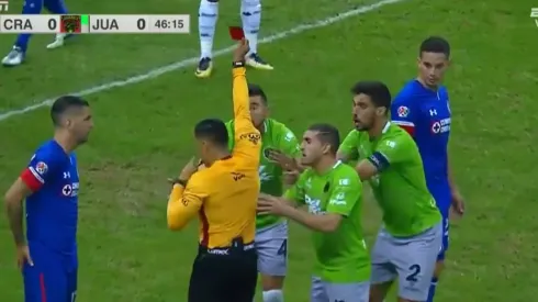 Con 10 hombres se le complicó al Juárez