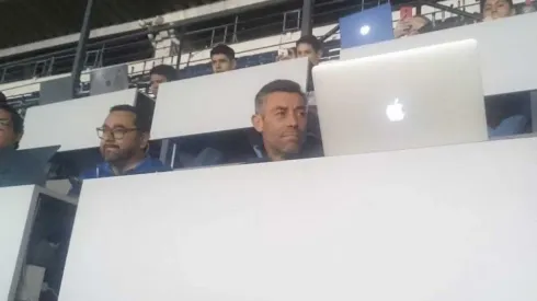 Caixinha vivió el partido desde la tribuna.
