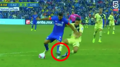 ¿Debió el silbante utilizar el VAR para la polémica jugada en el área del América?