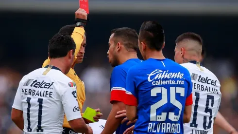 Aldrete recibió doble amarilla en el partido ante Pumas. (Jam Media)