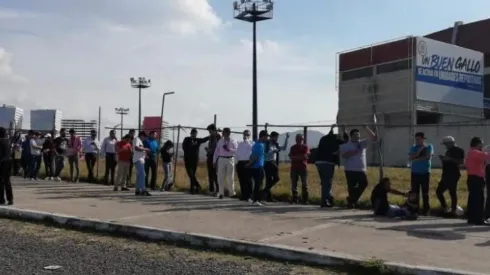 Las filas en La Corregidora fueron muy largas. (TVC Deportes)