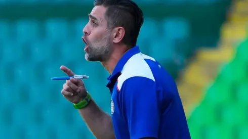 Castro dirige a la Sub 15 de Cruz Azul. (Archivo)