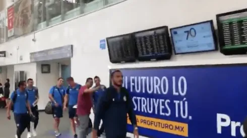 Cruz Azul viajó a Monterrey para mañana enfrentar a Rayados en la semifinal.