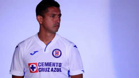 Elías Hernández posa con el jersey de visitante. (Foto: Jam Media)