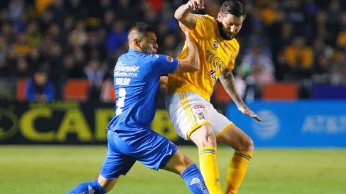 Aguilar supo marcar de buena forma a Gignac.