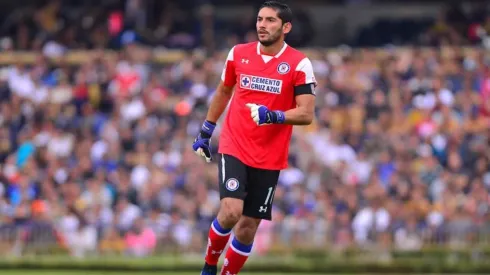 Chuy Corona en el partido frente a Pumas.