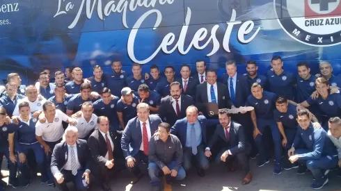 Cruz Azul presentó su autobús hoy.