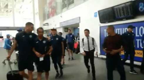 Plantel de Cruz Azul previo a su viaje.
