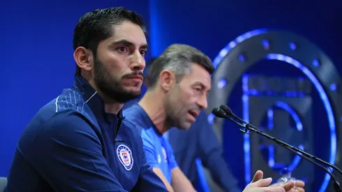 Corona atendió a los medios hoy.